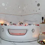 Jacuzzi Berka شقة *
