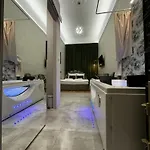 Jacuzzi Berka Διαμέρισμα Krasków