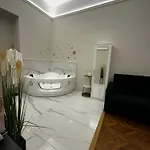 Jacuzzi Berka Διαμέρισμα Krasków